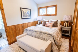 3 habitaciones, tabla de planchar con plancha, wifi y ropa de cama 