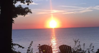 Walk To Beach - Cozy Douglas Cottage - Close To Downtown Saugatuck