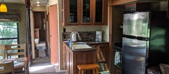 Sandpiper 40ft RV @EvansCliff /HotTub on Covered Deck! new 2026 location