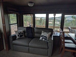 Tv, pejs, stereoanlæg