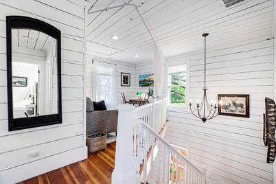 The Carlton Farmhouse: A Quintessential Stay