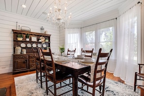 Dining - The Carlton Farmhouse: A Quintessential Stay (Carlton)
