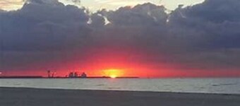 Lovers Lane Oasis Cottage...Ideal for a couple or small family Coast visit!!!