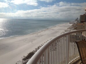 On the beach - Newly Renovated.  Best Views & Location w/oversized balcony. Semi private beach (Gulf Shores)