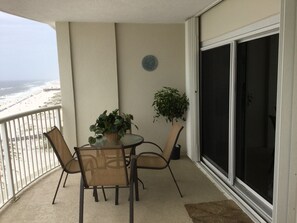 Outdoor dining - Newly Renovated.  Best Views & Location w/oversized balcony. Semi private beach (Gulf Shores)