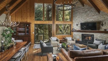 Treetop Cabin | Luxury 4BD/2BA, Slps 8, In Village, View