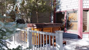 Tina de hidromasaje al aire libre