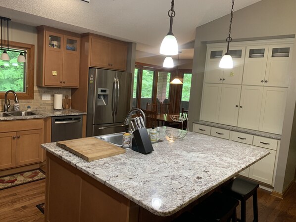 A kitchen with granite countertops, stainless steel appliances, wooden cabinets, and pendant lighting. - 5 BR, 4 baths, Pool, HotTub, Family Friendly, near Louisville KY, Private (Fredericksburg)