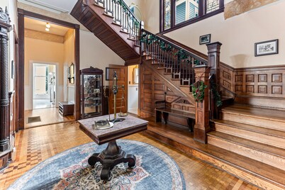 Create Memories with friends and family, Stay at Savannah Manor Historic Mansion