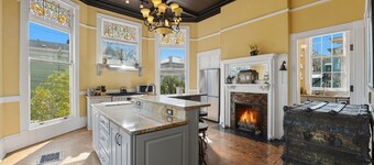 Historic mansion, 2 blocks to Forsyth Park