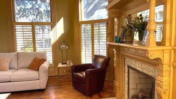 Smart TV, fireplace, video games, offices