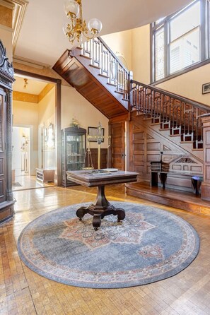 Interior - Create Memories with friends and family (Savannah)