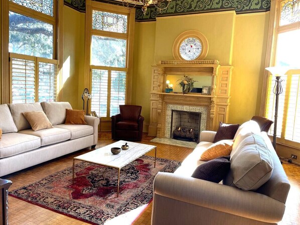 Smart TV, fireplace, video games, offices