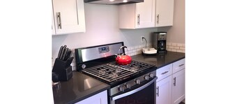 Zen Cottage in Close In NE Alberta Arts Area, Sleeps 2 Private and Sanitized!!