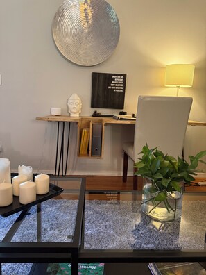 Interior - Zen Cottage in Close In NE Alberta Arts Area, Sleeps 2 Private and Sanitized!! (Portland)