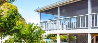 ニュークラシックグランドタークビーチハウス