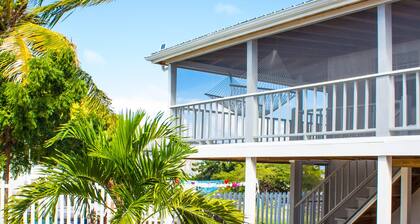 Blue Breeze Grand Turk - Classic Bermudean Beach House, Modern interior