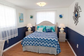 2 Schlafzimmer, Schreibtisch, Bügeleisen/Bügelbrett, Reisekinderbett