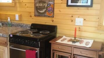 Fridge, oven, stovetop, coffee/tea maker