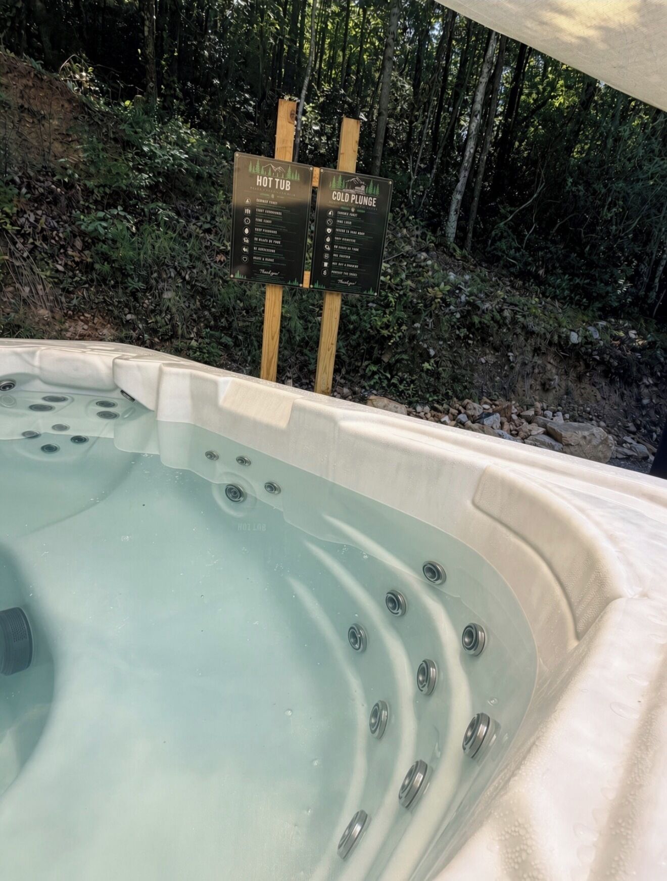 Outdoor spa tub