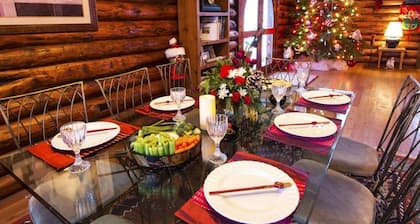This cabin is a 5 bedroom(s), 3 bathrooms, located in Kalispell, MT.