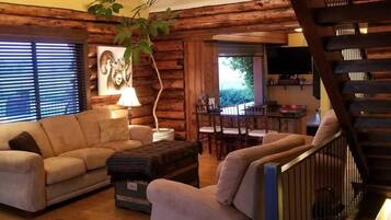 Una televisión, un reproductor de DVD, una oficina