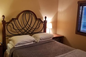 5 dormitoris, escriptori, planxa i posts de planxar i wifi gratuïta