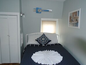 4 bedrooms, iron/ironing board, free WiFi, bed sheets - Historic house renovated for modern convenience (Boston)