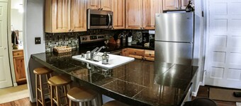 Walk to Lifts! Luxury Mountain Escape for 4 / 1BR, 1BA / Sauna, Hot Tub