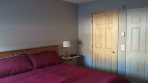 1 habitación, tabla de planchar con plancha, wifi gratis y ropa de cama 