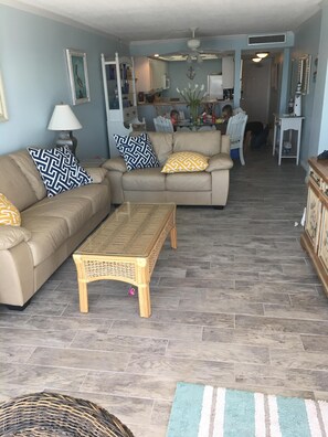 TV, video games, DVD player, stereo - Beach Front 2 Bedroom Condo With Breathtaking Views Of The Gulf Of Mexico (BONITA SPRINGS BEACH)