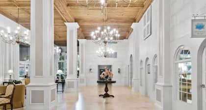 PALM BEACH ISLAND 2BEDROOMS 2 BATHS POOL,BEACH,FRONT DESK24/7 PALM BEACH HOTEL