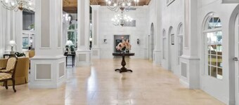 2BEDROOM + 2BATHROOM SUITE WALK TIL BEACH POOL CENTRAL