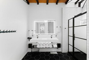 Ducha, artículos de tocador ecológicos, secador de pelo, bidet