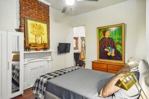 1 bedroom, iron/ironing board, WiFi, bed sheets - Art Gem In Historic District Of New Orleans, cozy and elegant (New Orleans)