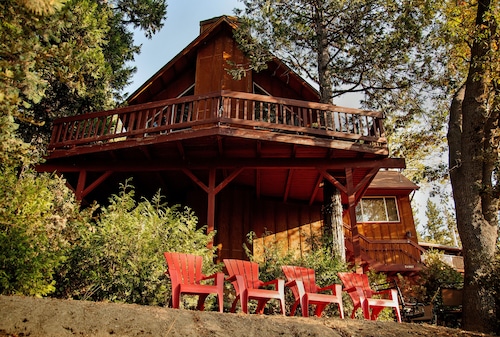 Indian Heaven Treehouse-Nightly Shooting Stars, Miles of Balconies & Rock Views 