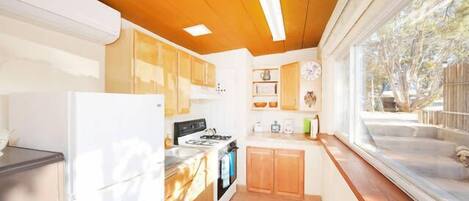 Refrigerador, microondas, horno, placa de cocina
