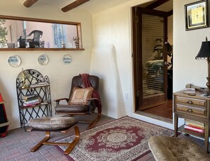 Interior - Spacious studio retreat in Santa Fe/5 miles to Plaza (Santa Fe)