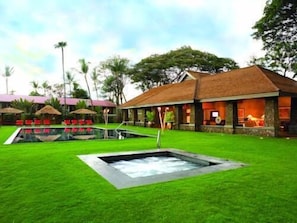Una piscina a sfioro