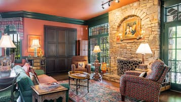 TV, fireplace, DVD player, books