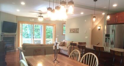 Wooded retreat - close to North Conway village, restaurants & activities