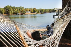 Property grounds - Family Friendly, Lake Front Property, 5 Bedroom 3 Bath With Deep Water Access (Sparta)