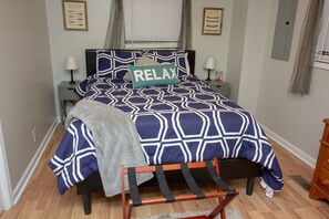 5 bedrooms, desk, iron/ironing board, WiFi