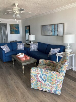 Smart TV, DVD player, books, stereo - Completely Renovated from Top to Bottom! (Orange Beach)