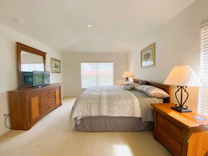 4 bedrooms, desk, iron/ironing board, travel cot