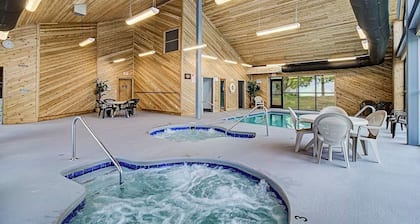 Million Dollar Views, Honeymoon, Cozy, Luxury on Budget! Adults only!