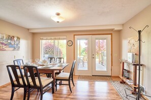 Dining - Hazelwood Haven: Private Guest Suite w/ Hot Tub (Dundee)