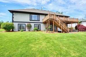 Exterior - Hazelwood Haven: Private Guest Suite w/ Hot Tub (Dundee)