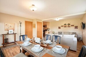 Dining - Hazelwood Haven: Private Guest Suite w/ Hot Tub (Dundee)