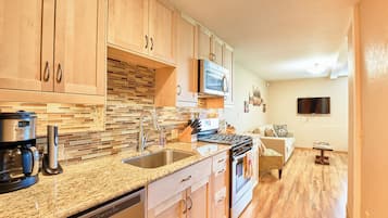 KylskÄp, mikrovÄgsugn, ugn och spishÀll